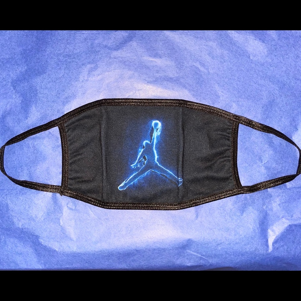Last one left‼️- Sporty Face cover!